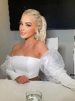 Я твоя похотливая фантазия с телом на вкус греха 😈🍓
Моя киска выбрита,  губы сладкие,  а мысли только о твоём члене 💦
Хочешь страсти,  как в порно,  но с настоящими эмоциями? — я твой идеальный выбо ...