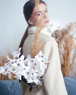 Тебе не нужно образование,  чтобы уметь поддержать диалог и быть прекрасной спутницей на различные мероприятия.  

Высокие гонорары позволяют жить насыщенно и комфортно.  Заработок складывается из п ...