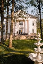 В городе Москва требуются сиделки граждане РФ.  

ЗАРАБОТНАЯ ПЛАТА 80000 рублей за (10-12 чел.  Постояльцев).  

С возможностью доп заработка (прачка,  уборка).  

Питание,  проживание предостав ...