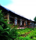 Предлагаю вашему вниманию старый, но крепкий и жилой дом, который требует не большого ремонта. Общая площадь дома 53 кв. м. Полы крепкие, крыша не течет. Свет есть. Газофикация улицы по федеральной пр ...