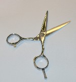 Профессиональные парикмахерские ножницы - новые.
Винтовая группа - на подшипнике.
Состав - нержавеющая сталь.
Производитель: SHARK
Размер - (5.5 см)
Профессиональные ножницы - заточены и готовы к ...