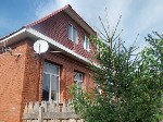 Продам четыре благоустроенных коттеджа в центре Омска у берега Оми. Все коммуникации в домах, электричество 380 v-100 кВт и 220 v, центральный водопровод, газ, канализация-септик. Участок 20 соток + п ...