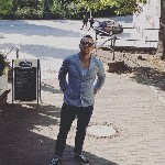 
Мне 25, живу во Франкфурте.
Уровень немецкого у меня Б2 - С1
Работать я начал в Израеле в Ресторанах барменом
за тем я пошёл в Армию на 3 года.
В Германии работал на охране в аэропорту Год.
4 М ...