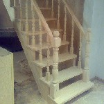 Быстро изготовим и смонтируем лестницу без покрытия. 
Она готова под покрытие. Все детали лестницы шлифованы, гладка, аккуратная и чистая. Лестницы эконом класса делаем без предоплаты. 
Сначала мы В ...