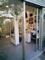 В салон красоты с клиентурой, в центре Бат-яма, требуется мастер маникюр-педикюр (не наращивание). Аренда. Обращаться по телефону 054 750 1196 Елена ...