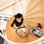 : 
удаление пыли со всех поверхностей помещения (полов, стен и мебели) 
мойку стандартных окон
мытье плитки 
мойку дверей 
мойку зеркал и зеркальных поверхностей 
мытье раковин, унитазов, ванн,  ...