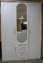 Габариты: Ширина: 1500мм, Высота: 2200мм, Глубина 500мм. Корпус изготовлен из ЛДСП, фасады – МДФ. Цвет на выбор. 3 ящика на роликовых направляющих. Ручки – металлические, хром. 
Срок изготовления 5-7 ...