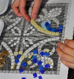 Мастерской мозаики «Декор» г. Краснодар 
Требуются сотрудники (цы) для производства мозаичной плитки. 
-заключаем договор подряда. Оплата труда сдельная. 
-график работы свободный, возможно совмеще ...