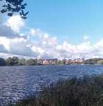 Дом вашей мечты на озере! Участки п.Заозерье ул.Озерная, в середине поселка ,площадью от 8 до 14 соток,расположены в самой высокой части поселка на берегу озера,участки сухие .На каждый участок будет  ...