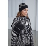 Мы обещаем, вы больше не замерзнете! Этот кардиган из мягкого букле согреет в прохладную погоду и станет визитной карточкой изысканной леди. Главная особенность модели в том, что он на змейке с шарфом ...