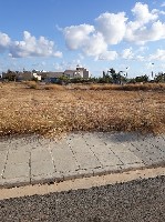 Код: 10161 Жилой участок для продажи в районе Ypsonas в Лимассоле. Участок имеет площадь +/ 520 м², с 80% строительным фактором, 45% -ным покрытием и разрешением на строительство до 3 этажей. Зона - К ...