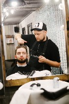 Почему все Мужики ходят Налево? 
или почему из всех барьеров выбирают наш
1. Все услуги для мужчин: стрижка, бритье, мужской маникюр и средства по уходу
2. Вся жизнь в телефоне: онлайн запись на са ...