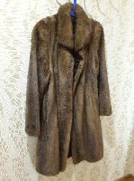 На продажу выставлена норковая цельная шуба- Состояние отличное 
Цвет- натуральный орех (не крашенная)
Длина-95 см
Производство- Греция
Потёртостей нет, второй год уже висит в шкафу.
Продаётся за ...