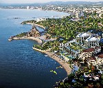 Отель расположен в северной части Паттайи, на берегу моря, на уединенном пляже Crescent Moon Beach, рядом с храмом the Sanctuary of Truth (Храм Истины).
На территории отеля для комфортного отдыха рас ...