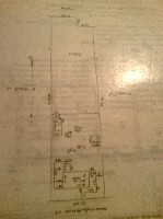 Продаю дубовый дом,с изолированной кирпичной пристройкой(110 метров)Два кирпичных погреба,две кухни,две веранды.На участке скважина,колонка из нержавейки,сад,постройки,место под ,,Газель''.По улице ас ...