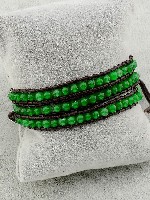 Изделия из агата стоимостью от 170 рублей до 4456 рублей. Все цены можно посмотреть на сайте https://wolvesby.ru/ . 
Натуральный камень считается эффективным талисманом, он оберегает от наговоров и с ...