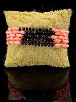 Все цены можно посмотреть на сайте .
Кораллы даруют долгую жизнь, его считают символом непорочности. Идеальное время для ношения изделий с кораллами — фаза растущей Луны. А во время полнолуния коралл ...