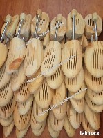 Деревянные формодержатели оптом и розницу отлично подходят для сушки, хранения, транспортировки обуви. Также колодка частично выпрямляет изгибы, морщины, заломы, а также деформирование обуви, которые  ...