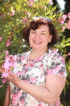 Опыт работы сиделкой с больными людьми Альцгеймера, Паркинсона - 6 лет.Навыки ухода за людьми,ограниченными в движении и лежачими больными. Добрая, заботливая, ответственная, неконфликтная, нахожу под ...