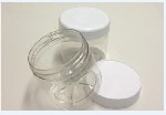 Прозрачный пластиковый стаканчик с крышкой 100 мл применяется как в косметологии, так и в пищевой промышленности! Купить Стаканчик пластиковый 100 мл вы можете оптом от 100 шт. и в розницу в нашем маг ...