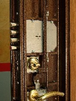 
Ремонт металлических дверей и гаражных ворот.
Вскрытие замков без повреждения двери. Врезка и замена замков.
Утепление дверей. Сварочные работы. Перекос двери.
Тел. 8-916-270-67-05 http://dveri.m ...