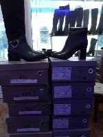 Продажа Женской Кожаной Обуви Сапоги и Ботильоны Фирмы Baynezz. Оптом в связи с закрытием предприятие Брендовая обувь молодёжная размеры от 35 до 41. Натуральный мех. В связи с закрытием действуют ски ...