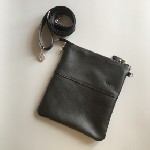 Мужская сумка из натуральной кожи. Сумки поясные мужские от украинского производителя Klasni . Сумка выполнена из высококачественной кожи. Сумочка состоит из одного основного отдела и внутреннего карм ...