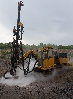 Дизельний буровий станок Atlas Copco ROC 748 НС мм, витрата дизельного пального до 2.5 л на 1 п.м. буріння:
– 200 грн з ПДВ за 1 п.м. буріння, діаметр свердловини 130 мм.
– 175 грн з ПДВ за 1 п.м. б ...