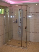 Душевые кабины из стекла под заказ, душевые перегородки на заказ, угловая душевая кабина, купить душевую на заказ, цена душевой кабины под заказ Украина, фото душевой кабины, стеклянная душевая своими ...