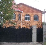 Современный 2-х этажный коттедж, расположенный в 30 метрах от воды (Каховское море)!
130 кв.м., 5 комнат, большая кухня и каминный зал. На первом этаже и в ванной итальянская плитка и теплые полы, по ...