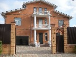 Продается земельный участок 15 соток с 3х этажным домом из кирпича, зимней кухней и домом для прислуги, летней беседкой вблизи деревни Юрлово. На территории площадью 30 соток расположен дом 500 кв.м,  ...