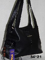 Компания Олива поможет максимально наполнить полки вашего магазина женскими сумками оптом в Ижевске, чтобы представить к продаже большой и разнообразный ассортимент, удовлетворяющий вкусам и предпочте ...