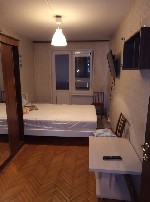 СДАЮ ОДНУ ИЗОЛИРОВАННУЮ КОМНАТУ В ТРЕШКЕ . КОМНАТА 14 М С МЕБЕЛЬЮ ЧИСТОЕ БЕЛЬЕ ПОЛОТЕНЦЕ. ДУШ ЧАЙ ПОСУДА ИМЕЕТСЯ.. СДАЮ ПОСУТОЧНО 1 Т В СУТКИ ПОЛЕЖАЕВСКАЯ ...