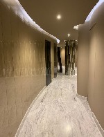 Предлагается на продажу офисное помещение в БЦ Tsarsky, 3 этаж, кабинетная система, 395м2.
Ремонт выполнен в современном стиле. Два отдельных входа с автономными холлами, 2 лифтовые группы, 2 лестнич ...