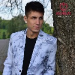 Быть ярким, разным, иметь свой уникальный образ – именно для этого и работают дизайнеры бренда «Морем». Быть элегантным не означает носить темные строгие костюмы и белые рубашки, напротив, мужская мод ...