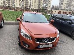 Хозяйка машины Volvo C30.
В наличии два комплекта резины в отличном состоянии. 
Литые диски, два ключа.
Продаю потому что нужен джип.
У машины нет никаких скрытых поломок.

Объем двигателя два л ...