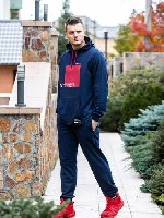 Лучший выбор спортивных костюмов, футболок, брюк и толстовок оптом производства известного бренда из Турции ТМ IVAGO.
Новые модели классической и современной турецкой спортивной одежды оптом, изготов ...