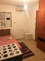 Сдается КОМНАТА-СТУДИЯ в городе Натания, 1 комната, есть мебель, бытовая техника. В стоимость включены все коммунальные платежи. Цена – 1800 шек. (480$) в месяц . Тел. +972 507296968 звонок на мобильн ...