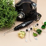 Стационарный ирригатор Revyline RL 100 Black в черном дизайне станет изюминкой интерьера ванной комнаты.  В приборе 10 режимов подачи воды,  7 насадок в комплекте,  резервуар для воды 600 мл.  Ирригат ...