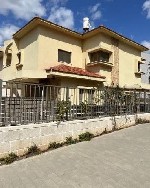 Пасторальна вилла на продажу от компании по недвижимости ISRA HOME.  Шикарная восьмикомнатная вилла в городе Ришон ле Цион,  расположенная на ул.  Ракефет 115.  Обновленный дом,  в хорошем районе горо ...