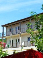 Сдам недорого жильё в Геленджике в Голубой Бухте в собственном гостевом доме "Агат".  
Мой гостевой дом расположен по адресу :  г.  Геленджик,  мкр.  Голубая Бухта,  Виноградарь,  5/33
Зеленый двор, ...