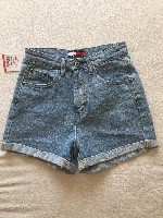 Шорты новые джинсовые женские голубые Tommy Hilfiger Denim Jeans ( копия люкс ) размер указан 25 но они идут на 27 - 26 российский 44 - 46 размер ( талия не больше 70 см застегиваются в области пупка  ...