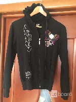 Толстовка худи кофта новая чёрная женская хлопковая Ed Hardy размер М 46 44 на замке с капюшоном есть карманы спереди рисунок принт декор накат цветы розовые фукси малиновые и сердечки череп надписи м ...