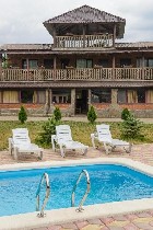 Если вы собираетесь остановиться в Даховской,  выбирайте гостевой дом "У Старого моста",  до центра (кафе,  "Пятерочка",  мясная лавка,  аптека,  банкомат) и до достопримечательности Старый Даховский  ...