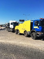 Грузовой эвакуатор для грузовиков,  самосвалов,  автобусов,  фур,  тягачей и т.  д.  Наша компания оказывает услуги по грузовой эвакуации на протяжении многих лет.  Грузовые эвакуаторы способны буксир ...