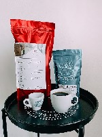 Хто ми? ТОПові обсмажчик кави нашої країни.  
Лише свіже обсмаження власне сертифіковане виробництво безкоштовна доставка від 500 грам
Що крім кави? Чай,  какао,  стаканчики,  цукор.  
Замовити на  ...