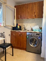 Сдается СТУДИЯ в Натании,  ул.  Ротенберг,10.  В студии есть холодильник,  стиральная машина,  кондиционер,  солнечный бойлер.  В стоимость включены коммунальные платежи.  Цена – 2200 шек.  (580$) в м ...