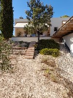 Земельный участок на продажу в Хеа и Труйольс
Ферма огорожена забором и домом 150 м2 с 2 террасами,  2 спальнями,  2 ванными комнатами,  гостиной-столовой с камином и полностью оборудованной кухней,  ...