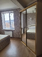 Пятигорск.  Продажа квартир.  Микрорайон Белая Ромашка.  3 комнатная квартира улучшенной планировки.  4 этаж 8 этажного кирпичного дома.  Общ.  пл.  86.6 кв.  м.  ,  комнаты изол.  ,  кухня:  18 кв.   ...