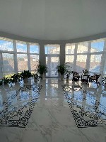 Продам дом.  Собственник

Продаем свой дом.  Строили сами.  И интерьер создавали сами.  

Дом построен из ракушняка (в камень).  

Утеплен мин.  ватой.  

Очень теплый,  просторный,  светлый д ...